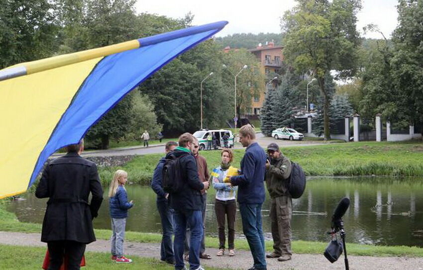 "Руки прочь от Украины!": в Литве пикетировали посольство РФ