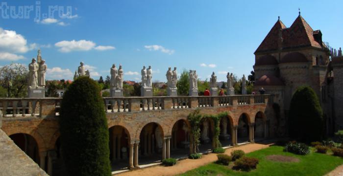 Невероятная история любви архитектора, который 40 лет строил замок для своей жены