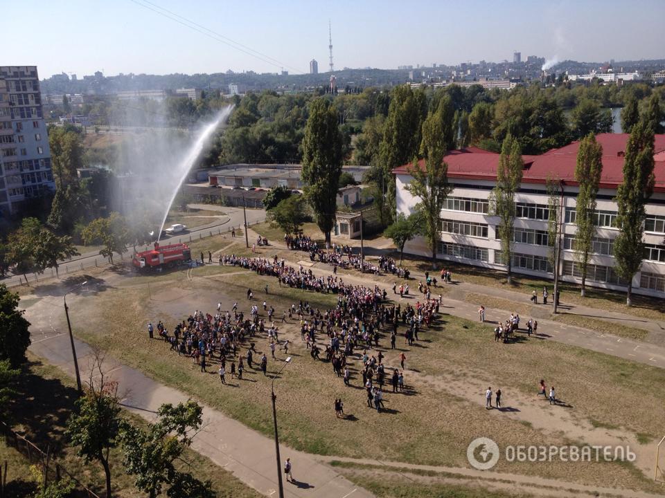 В киевской школе устроили массовый а-ля IceBucketChallenge