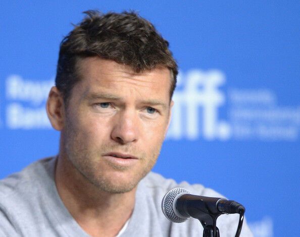 Дженнифер Энистон пожаловала с тортом 