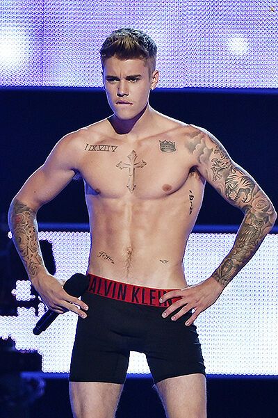 Дженнифер Лопес и Джастин Бибер показали обнаженку на шоу Fashion Rocks 2014