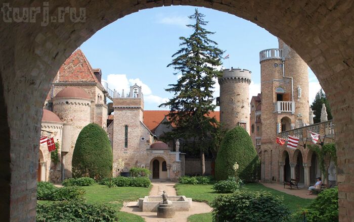 Невероятная история любви архитектора, который 40 лет строил замок для своей жены