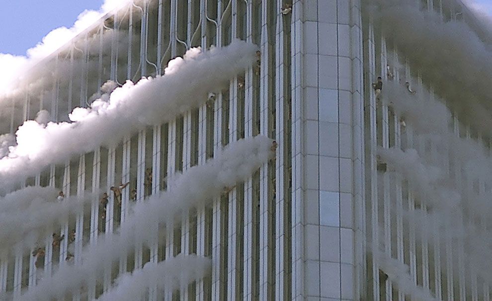 Теракт 9/11. Самые страшные кадры трагедии