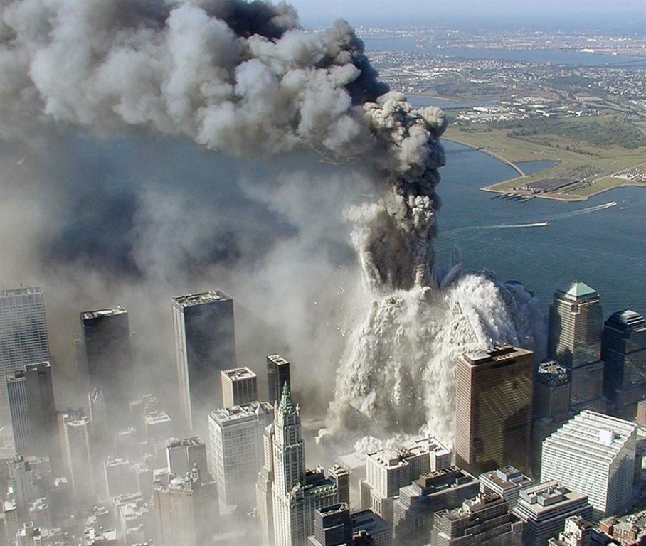 Теракт 9/11. Самые страшные кадры трагедии