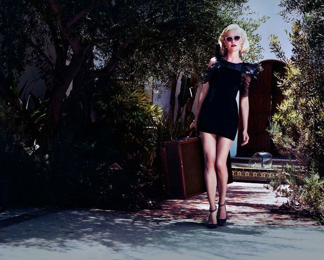 Кирстен Данст сделали большую прическу и уложили к кому-то в постель