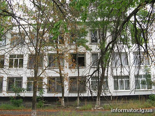 Луганск разрушенный: в городе тихо, но проблемы с электричеством, связью и водой сохранились