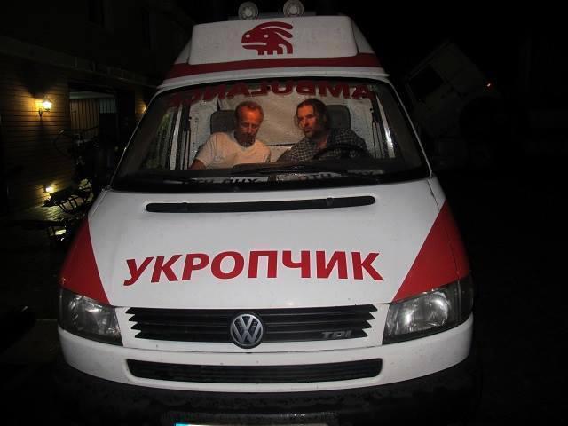 Прикарпатские волонтеры передали "Азову" реанимобиль "Укропчик"