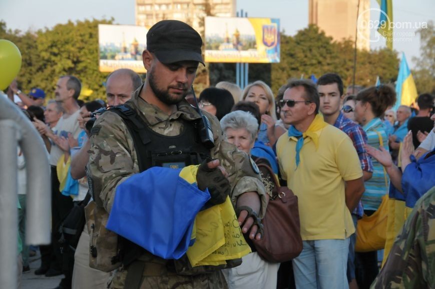 Жителі Маріуполя вийшли на мітинг за єдність України