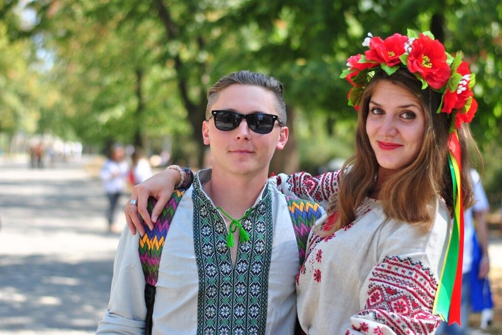 В Одессе прошел мегамарш вышиванок: Украина начинается с Одессы!