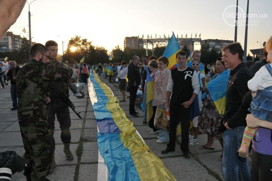 Жителі Маріуполя вийшли на мітинг за єдність України