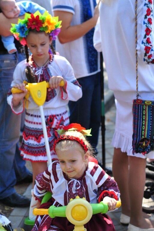 В Одессе прошел мегамарш вышиванок: Украина начинается с Одессы!