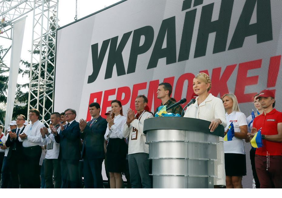 Тимошенко поступилася першим номером у списку своєї партії льотчиці Савченко