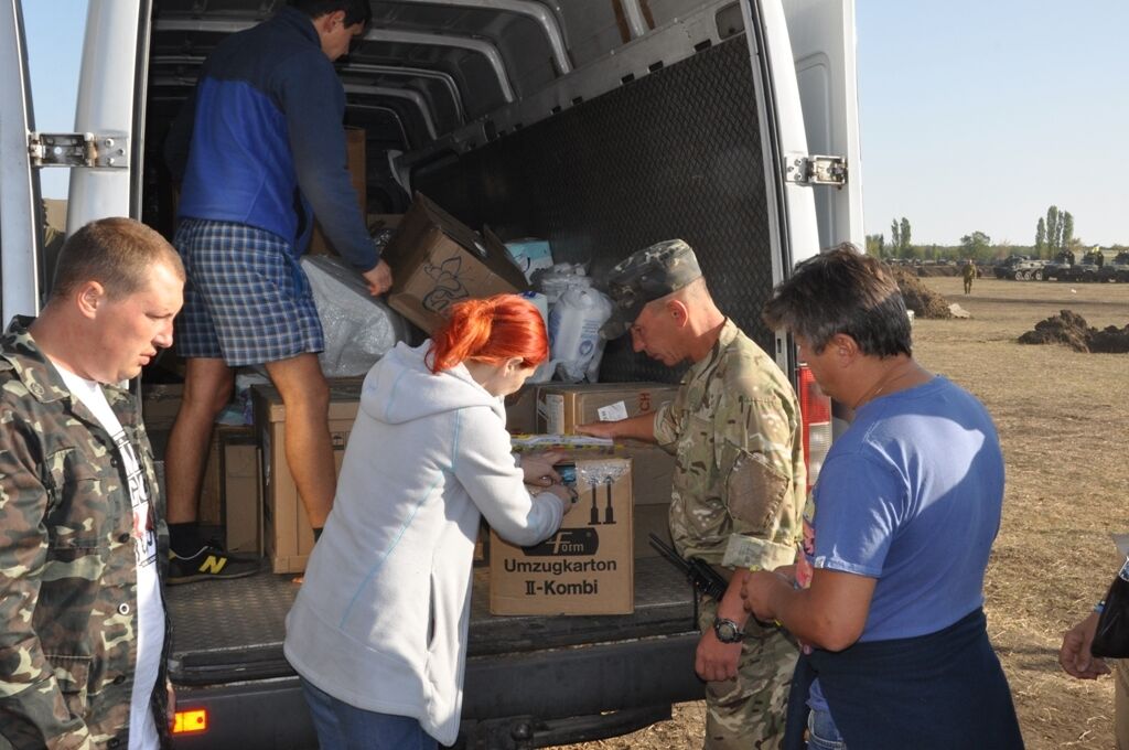 "Динамо" передало гуманитарную помощь военным в зоне АТО