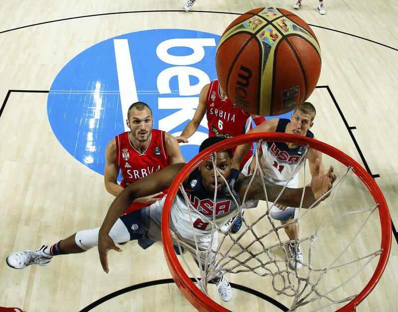 США уничтожили Сербию в финале Кубка мира по баскетболу