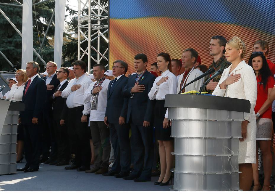 Тимошенко уступила первый номер в списке своей партии летчице Савченко