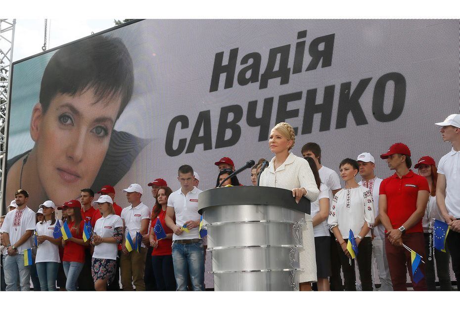 Тимошенко уступила первый номер в списке своей партии летчице Савченко
