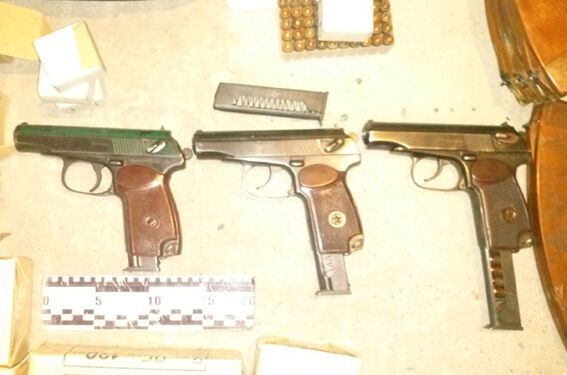 В гараже жителя Днепропетровска обнаружен склад оружия