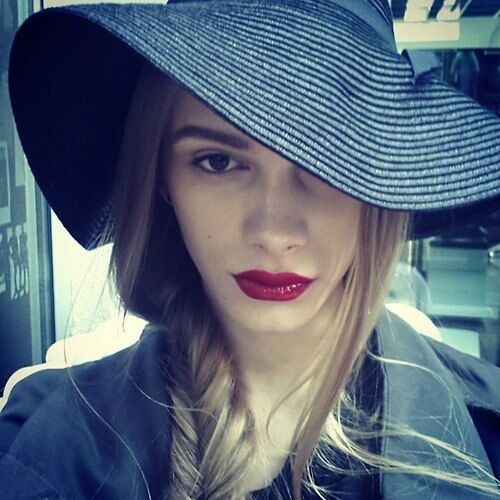 Парень из Днепропетровска покорил мировые подиумы роскошной женственной внешностью