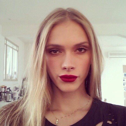 Парень из Днепропетровска покорил мировые подиумы роскошной женственной внешностью