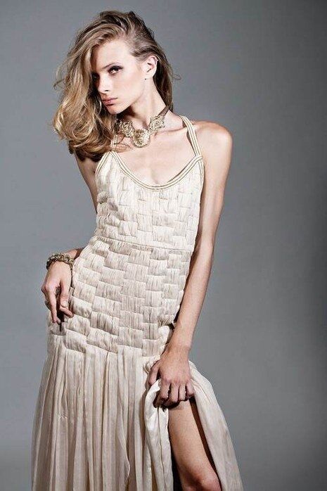 Парень из Днепропетровска покорил мировые подиумы роскошной женственной внешностью