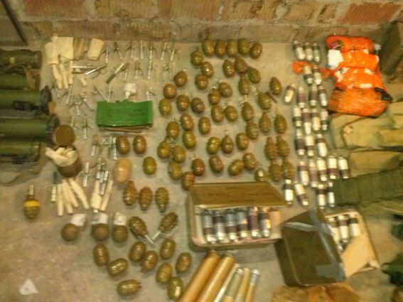В гараже жителя Днепропетровска обнаружен склад оружия