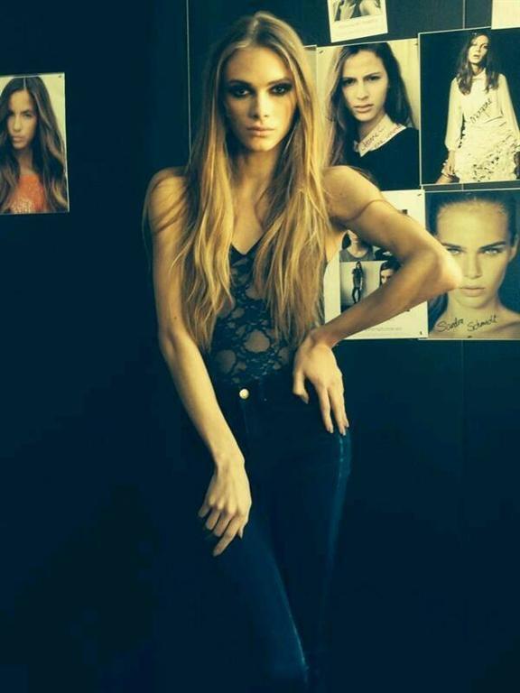 Парень из Днепропетровска покорил мировые подиумы роскошной женственной внешностью