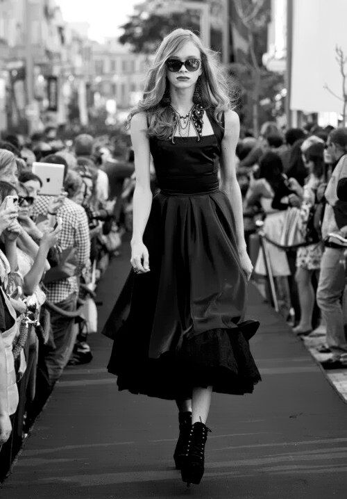 Парень из Днепропетровска покорил мировые подиумы роскошной женственной внешностью