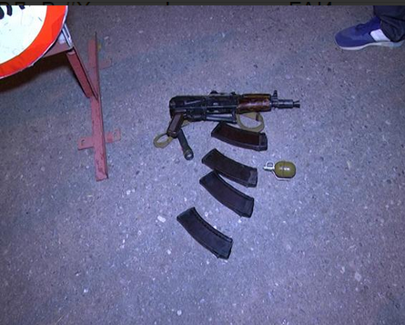 На блокпосту в Харькове террорист с автоматом и гранатой пытался "отжать" автомобиль у милиции