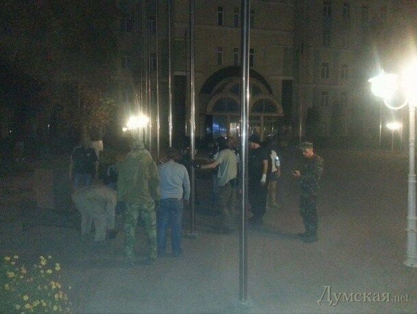 В Одессе активисты уничтожили памятник Кивалову