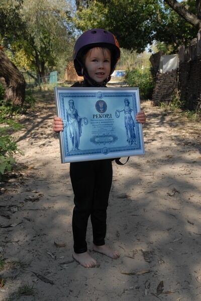 Четырехлетняя киевлянка установила рекорд Украины по вейкбордингу