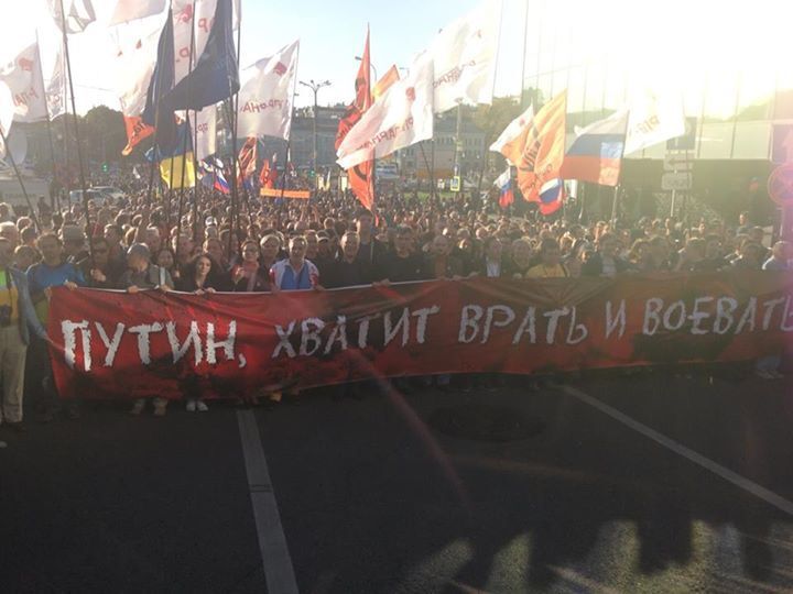 Немцов заявил о 100 тысячах человек на "Марше мира" в Москве