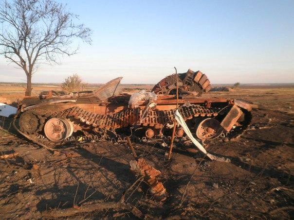 В сети показали уничтоженные в Старобешево танки оккупантов