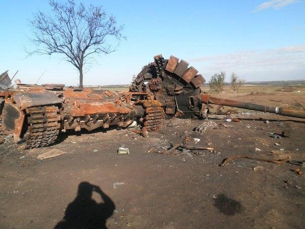 В сети показали уничтоженные в Старобешево танки оккупантов