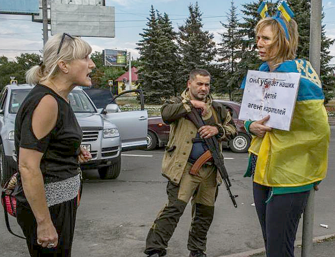 Ирина Довгань, которую истязали ДНРовцы: "Нормальных людей в Донбассе заключили в тюрьму"