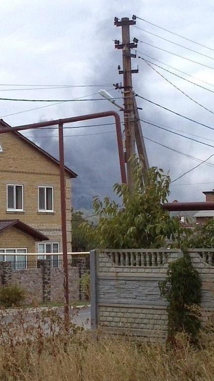 Над Донецком снова видны клубы дыма: опубликованы фото