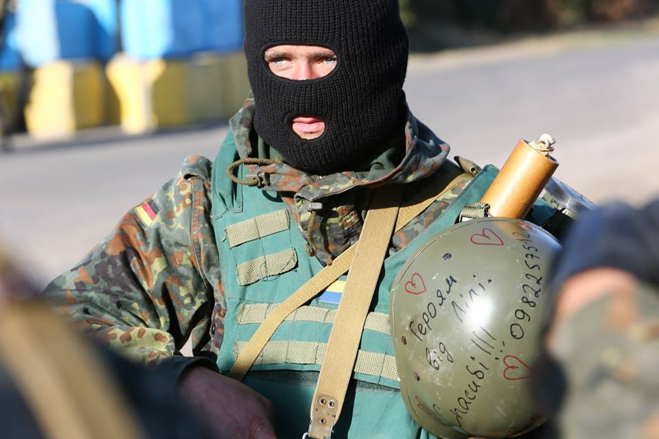 Фоторепортаж с передовой: как силовики защищают Мариуполь
