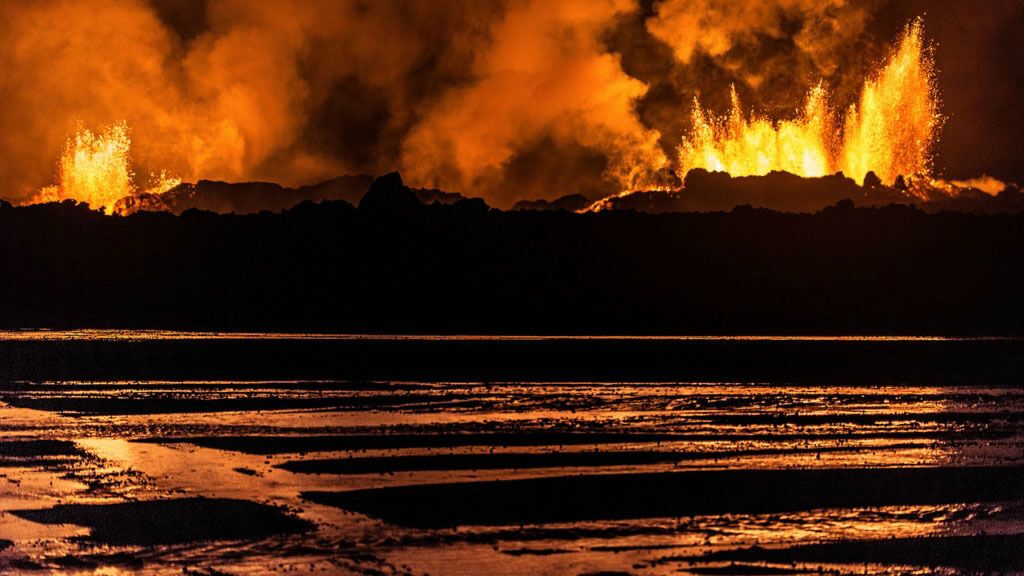 Восхитительное огненное шоу вулкана Бардарбунга