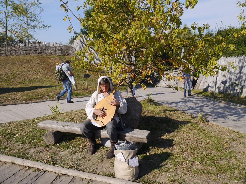 Зов героев в парке "Киевская Русь" : бойцы сражались до победы