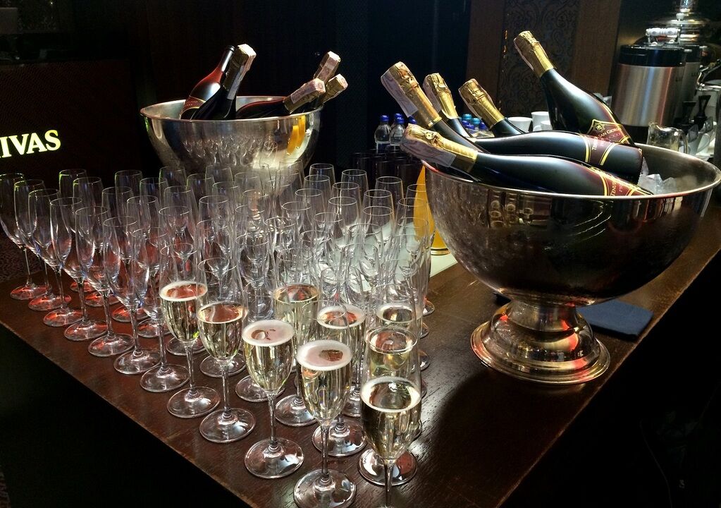 Ирина Билык устроила завтрак с шампанским и рассказала о возлюбленном на презентации альбома "Рассвет"