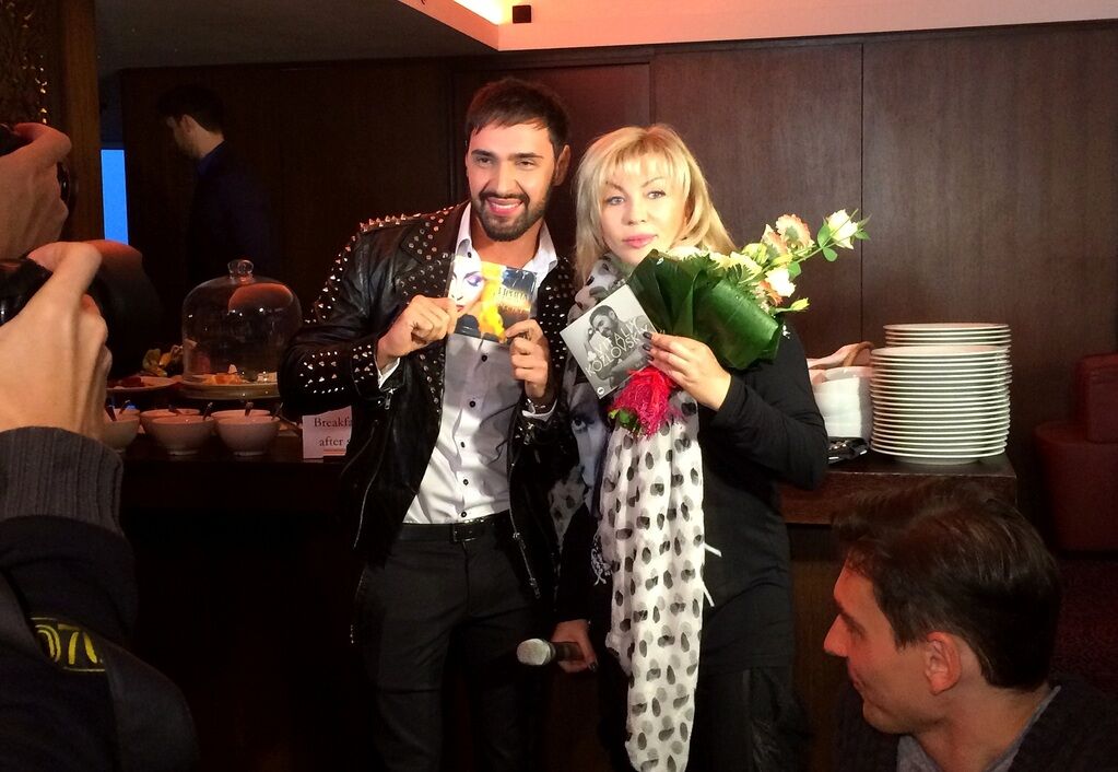 Ирина Билык устроила завтрак с шампанским и рассказала о возлюбленном на презентации альбома "Рассвет"