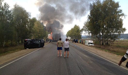В России мужчина после ДТП заживо сгорел в авто
