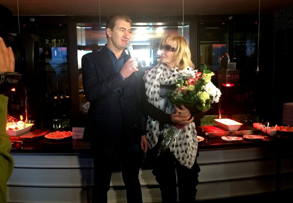 Ирина Билык устроила завтрак с шампанским и рассказала о возлюбленном на презентации альбома "Рассвет"