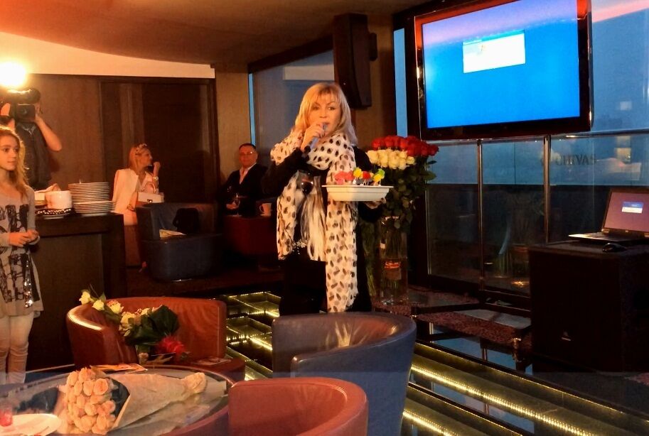 Ирина Билык устроила завтрак с шампанским и рассказала о возлюбленном на презентации альбома "Рассвет"