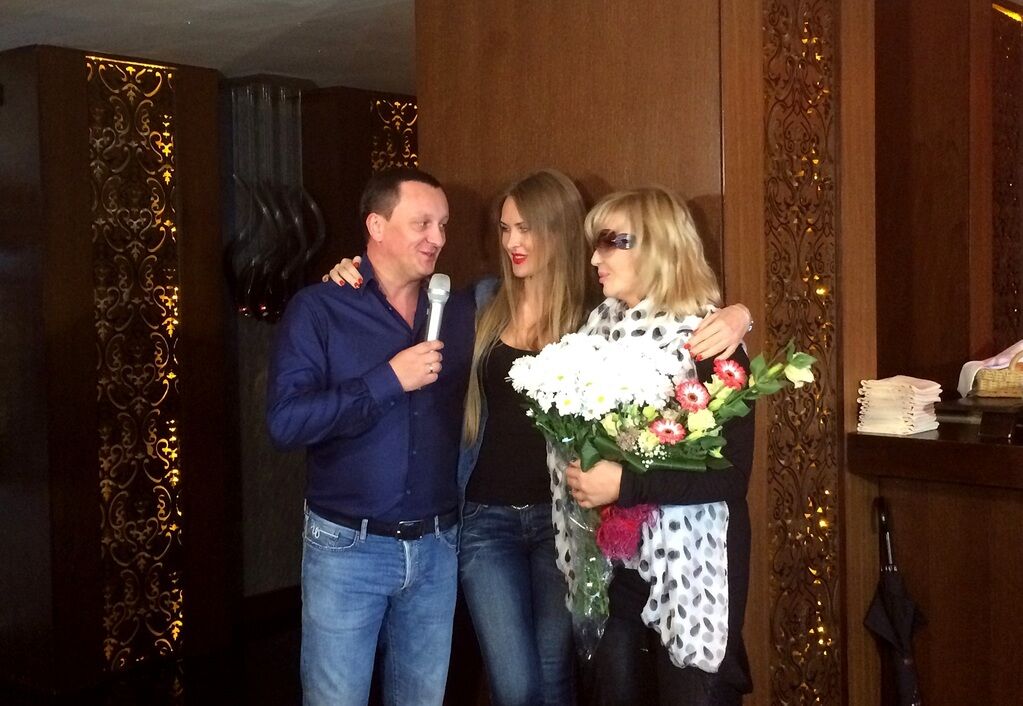 Ирина Билык устроила завтрак с шампанским и рассказала о возлюбленном на презентации альбома "Рассвет"