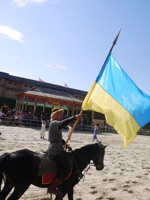 Зов героев в парке "Киевская Русь" : бойцы сражались до победы