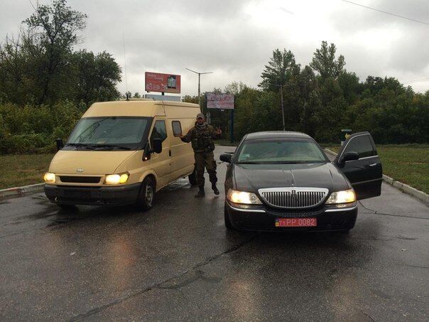 Боевик "Новороссии" похвастался захваченным лимузином Таруты
