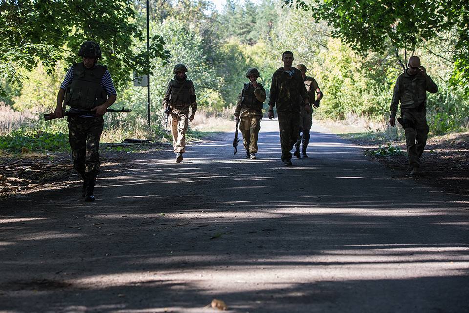 Волонтер в пронзительных фотографиях показал будни тех, кто "закрывает собой войну"