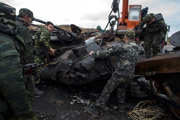 У мережі з'явилися фото розбитої техніки АТО в Новокатеринівці