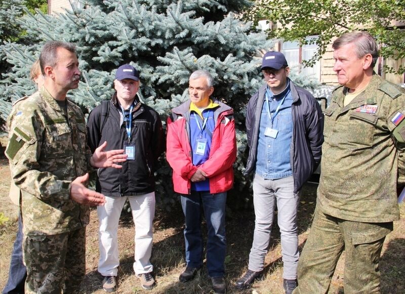 Российские военные будут убеждать террористов Донбасса прекратить огонь - Минобороны