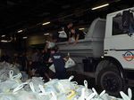 Гуманитарный рейс Ахметова доставил продукты для миллиона человек в зоне АТО